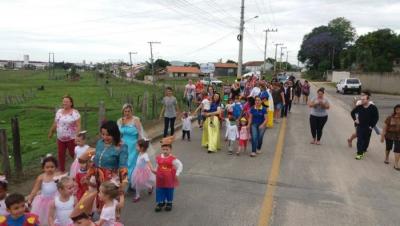 Desfile Cultural do CEI  GIRASSOL  em comemoração  a semana das Crianças, Gestora Carla Cristiane Machado Farias